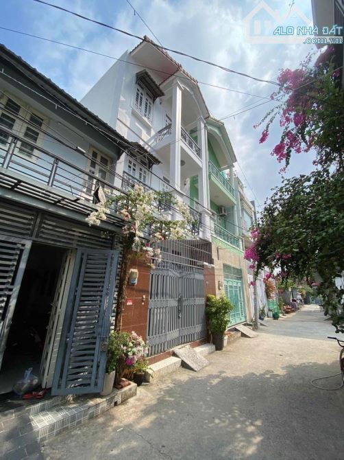 CHO THUÊ NHÀ GẦN CHỢ HIỆP BÌNH , MỚI ĐẸP, ĐƯỜNG XE HƠI TỚI NHÀ, NGAY CHỢ HIỆP BÌNH, P. HBC