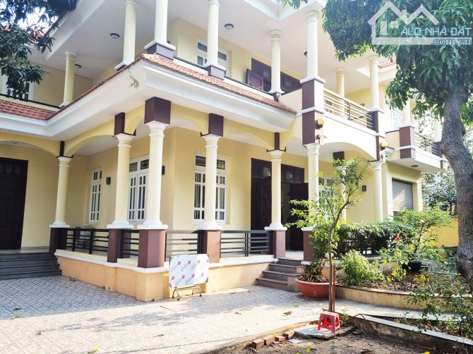 Biệt thự 720m2 khu Tên Lửa Bình Tân 25x30 3 tầng bề thế đẳng cấp, chính chủ giá 53.5 tỷ TL