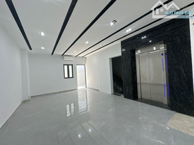 Cho Thuê Tòa Nhà Đường Nguyễn Hoàng An Phú Quận 2 Hầm 4 lầu sàn trống suốt 600m2 - 1