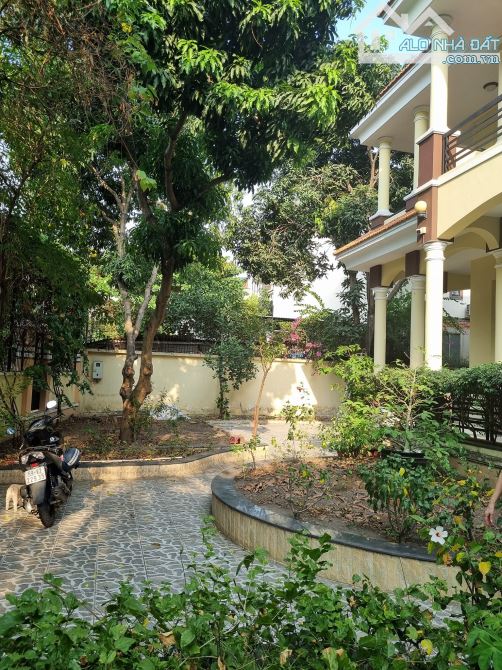 Biệt thự 720m2 khu Tên Lửa Bình Tân 25x30 3 tầng bề thế đẳng cấp, chính chủ giá 53.5 tỷ TL - 1