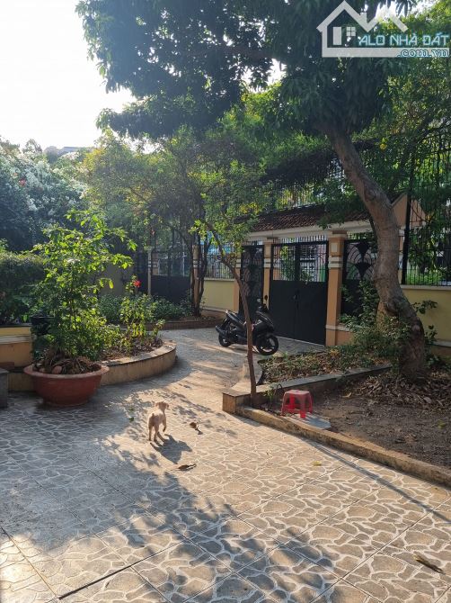 Biệt thự 720m2 khu Tên Lửa Bình Tân 25x30 3 tầng bề thế đẳng cấp, chính chủ giá 53.5 tỷ TL - 3
