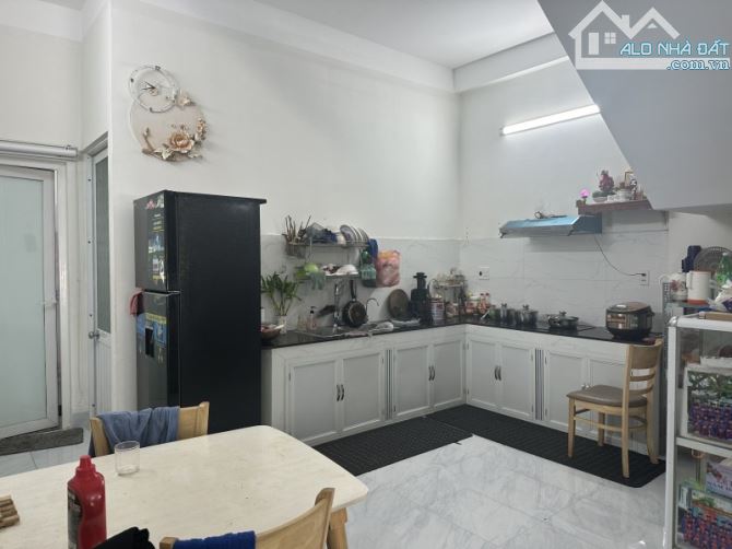 Nhà 2 tầng đẹp MT Phùng Hưng,Thanh Khê, 105m2, đường 10,5 m, gần biển, giá chỉ 6,2 tỷ - 4