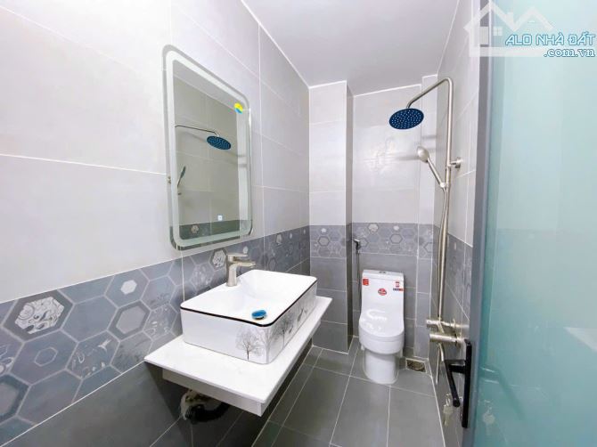 Siêu phẩm góc 3 mặt tiền xây 3 tầng, 56m2, với 4pn và 3wc. Full nội thất. Hẻm xe hơi - 4