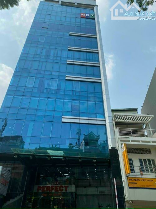 Bán tòa nhà văn phòng mặt tiền đường Trường Sơn 9mx30m, hầm 8 lầu giá 110 tỷ