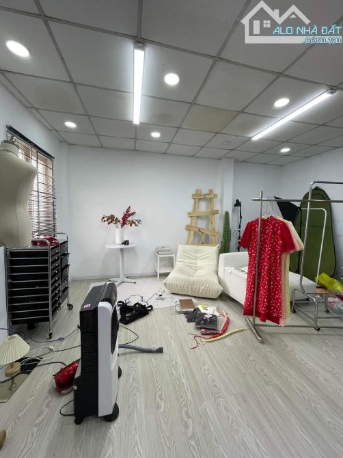 PHÚ NHUẬN-102M2-3TẦNG - NGANG 6M-XE HƠI ĐỖ CỬA-CHỈ 9.xxx TỶ.🌹