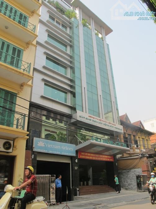 Chính chủ bán nhà mặt tiền 8x20m đường Nguyễn Trãi, Bến Thành, Q1. Giá chỉ 128 tỷ