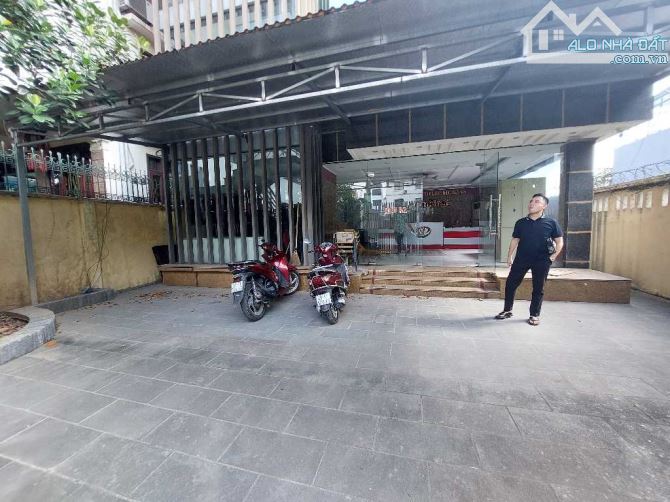 Bán tòa nhà Phố Việt Hưng 500x5 tầng,thang máy - Vỉa hè ô tô tránh - 1Mặt đường 1 mặt Sông - 2
