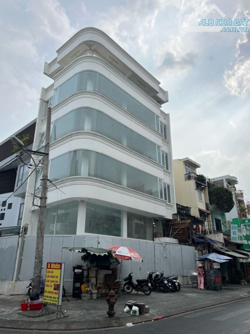 Bán nhà MT Trần Quang Khải, Tân Định, Q1, DT 10x18m, Giá 57 tỷ TL