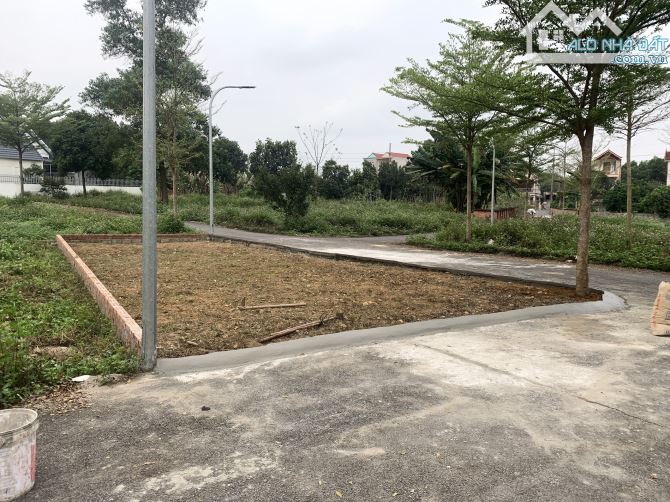 lô góc 100m2 7m mặt tiền cắt lỗ 300tr đồng trạng cổ đông cách FPT,DHQG 10P