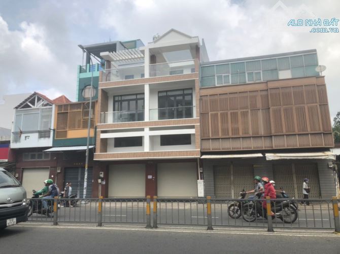 Bán nhà mặt tiền Nguyễn Thị Nhỏ, Q11 gần Hồng Bàng 8x17 4l thang máy chỉ 33 tỷ