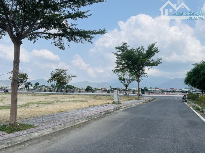 Lô Nền Biệt Thự Gần Sông Giá Tốt Nhất KĐT Nam Sông Cái- TT Diên Khánh