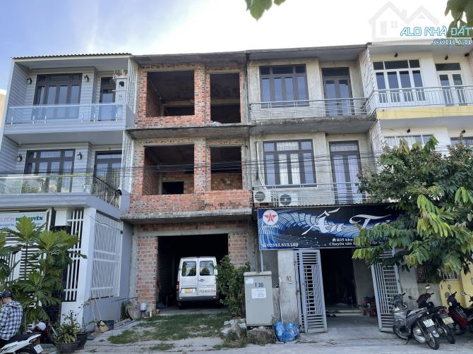 Bán nhà thô 3 tầng mái bằng, Khu B, Khu đô thị mới Phú Mỹ Thượng, đối diện trường tiểu học - 1
