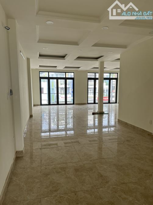 Bán nhà mặt tiền Nguyễn Thị Nhỏ, Q11 gần Hồng Bàng 8x17 4l thang máy chỉ 33 tỷ - 1