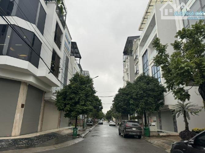 Bán đất Phương Canh - Trịnh Văn Bô - Phân lô vỉa hè Ô tô tránh - Kinh doanh - giá đầu tư