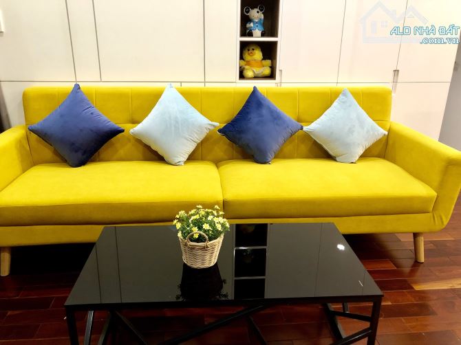 Cần bán gấp CC 107 Trương Định Q.3. DT 80m2, 2P, 2WC. Giá 6 tỷ