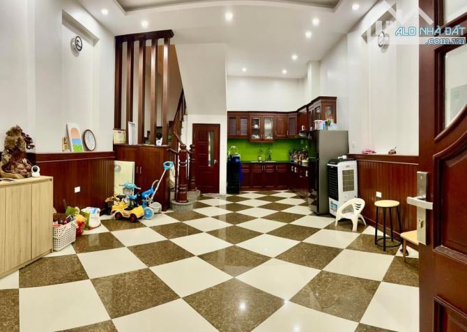 Bán nhà ngõ 106 Hoàn quốc việt cầu giấy phân lô vỉa hè 65m2 giá 17tỷ190 - 2