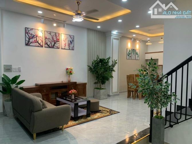 Bán Nhà Đẹp Vườn Lài  Q12-  Sát GV- 2 Tầng BTCT-58m2- 4PN- Chỉ 4 Tỷ hơn - 5