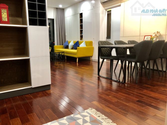 Cần bán gấp CC 107 Trương Định Q.3. DT 80m2, 2P, 2WC. Giá 6 tỷ - 6