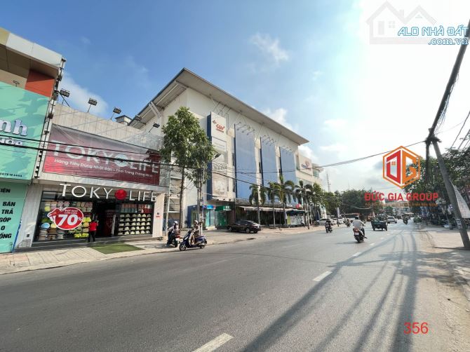 Cho thuê Mặt bằng đường Phạm Văn Thuận gần ngay siêu thị Coopmart; 415m2 giá 110 triệu - 2