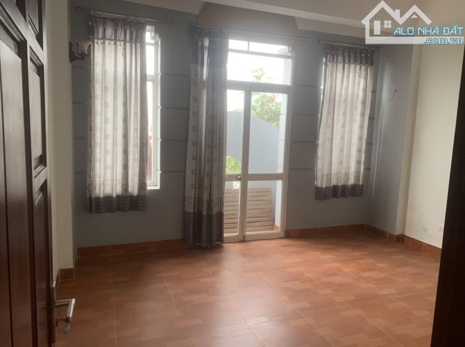 Cho thuê nhà X2A Yên Sở Hưng Thịnh 55 m2 x 4 tầng xe công vào được 12,5 triệu/tháng