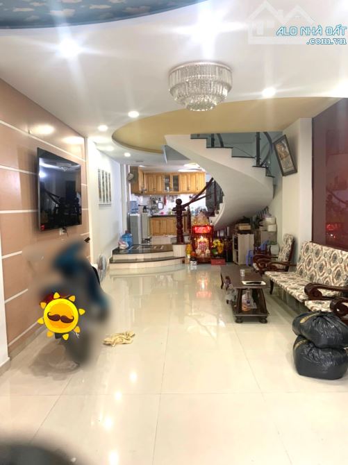 Nhà bán DT lớn,4 tầng, xe ô tô 7 chỗ đậu trong nhà, Nguyễn Thị Tần P2 Quận 8