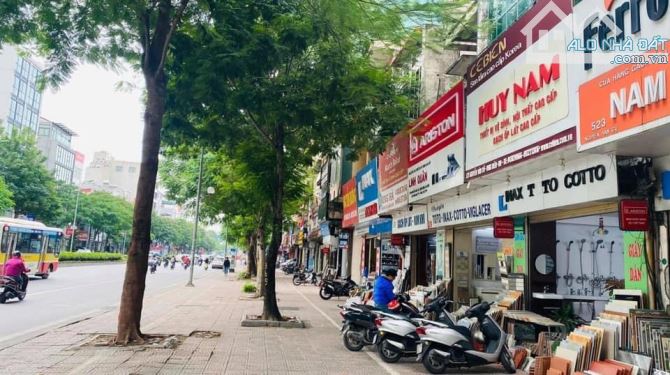 BÁN NHÀ MẶT PHỐ NGUYỄN VĂN CỪ - MẶT TIỀN RỘNG - GIÁ TỐT. DT: 183m. MT: 7m. Giá 41.5 Tỷ.