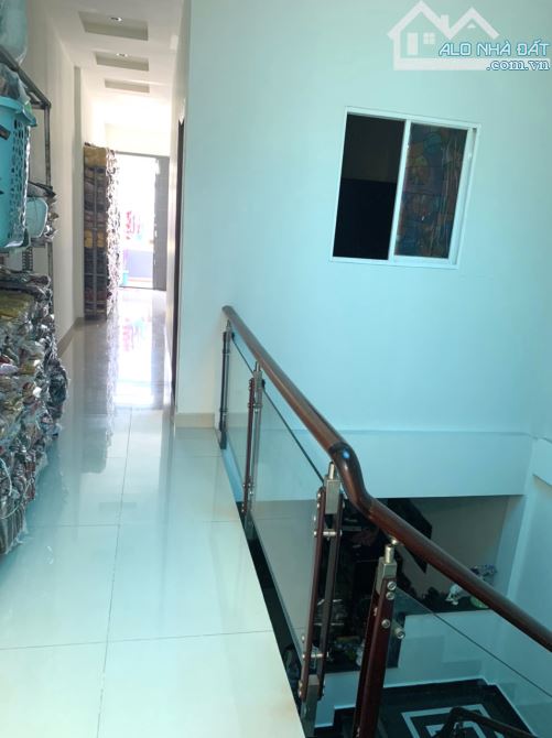 Nhà bán DT lớn,4 tầng, xe ô tô 7 chỗ đậu trong nhà, Nguyễn Thị Tần P2 Quận 8 - 11