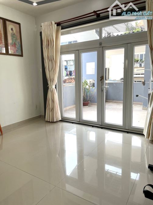 Nhà bán DT lớn,4 tầng, xe ô tô 7 chỗ đậu trong nhà, Nguyễn Thị Tần P2 Quận 8 - 12