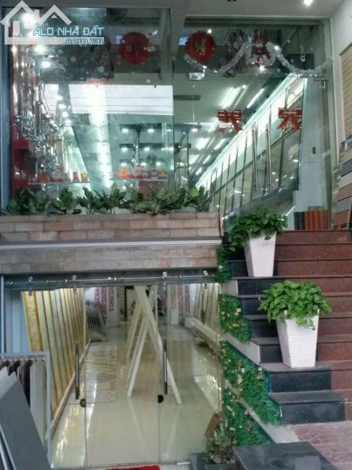 Sang nhượng toàn bộ showroom và thương hiệu vật liệu xây dựng trang trí nội thất