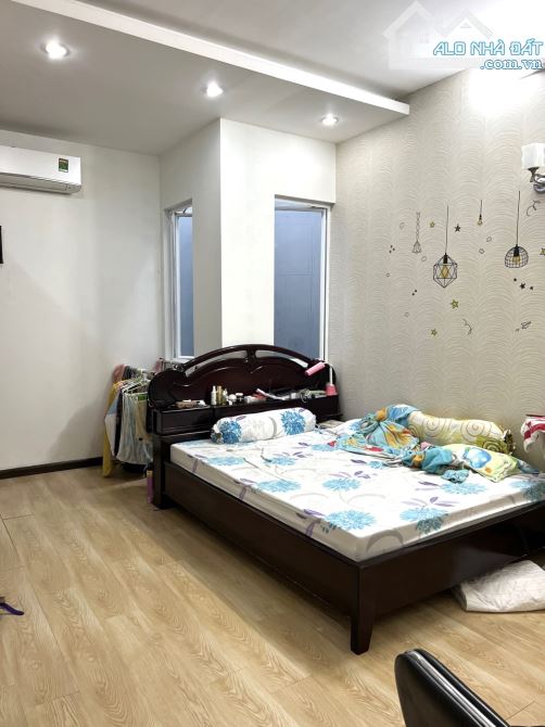 Nhà bán DT lớn,4 tầng, xe ô tô 7 chỗ đậu trong nhà, Nguyễn Thị Tần P2 Quận 8 - 8