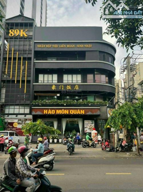 Bán nhà MT Cao Thắng - Võ Văn Tần P4 Q3, DT: 8x18m vuông vức xây 3 tầng HDT 150TR giá rẻ