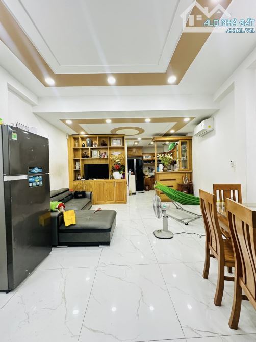 XE HƠI TỚI NHÀ! Bán Nhà Đẹp 4 Tầng HXT Nguyễn Trãi, 53m2 (5x10.6m), 12 Tỷ TL
