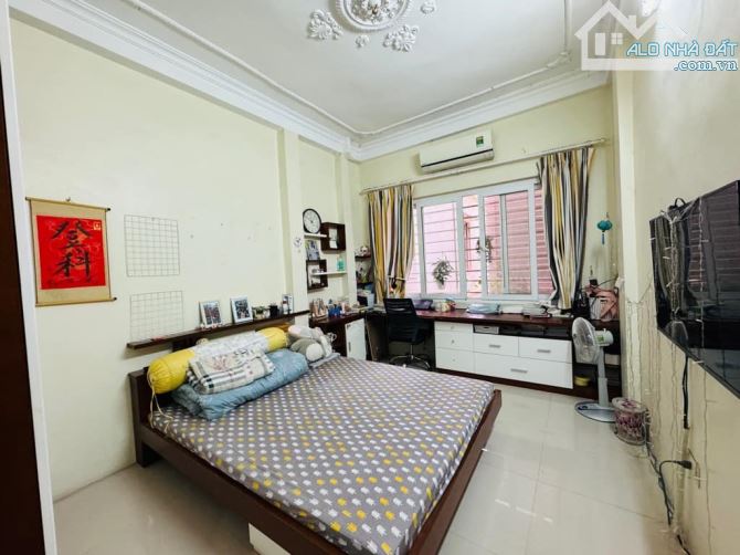 Bán Nhà Hoàng Cầu 50m2, 4 Tầng. Oto Tránh, Kinh Doanh Tốt 11.2 Tỷ.