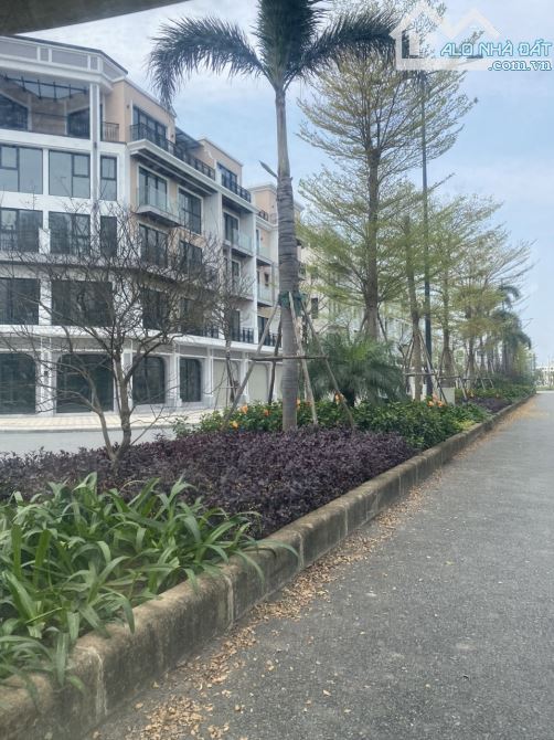 Siêu phẩm shophosue góc mặt phố đi bộ dự án The manor central park Dt:135m2 5 tầng