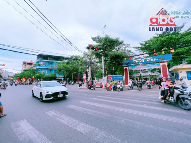 Bán lô đất tặng nhà cấp 4 ngay ngã tư cách mạng tháng 8 Trường tiểu học Quang Vinh Bhoa - 1