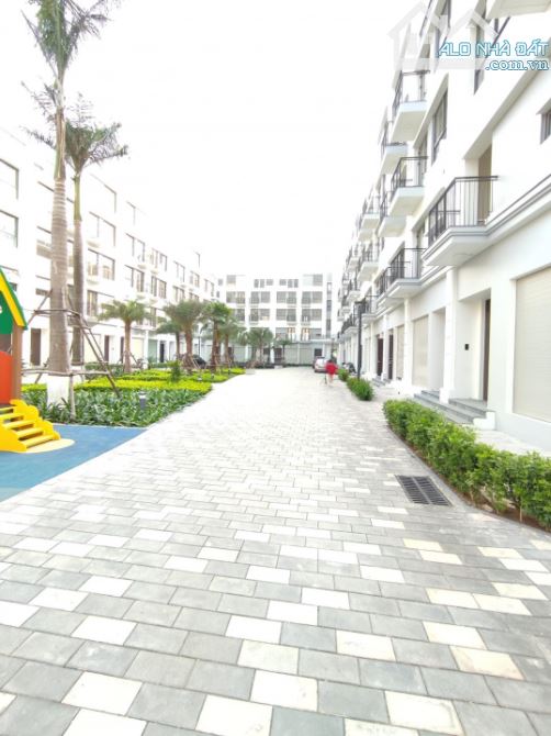 Siêu phẩm shophosue góc mặt phố đi bộ dự án The manor central park Dt:135m2 5 tầng