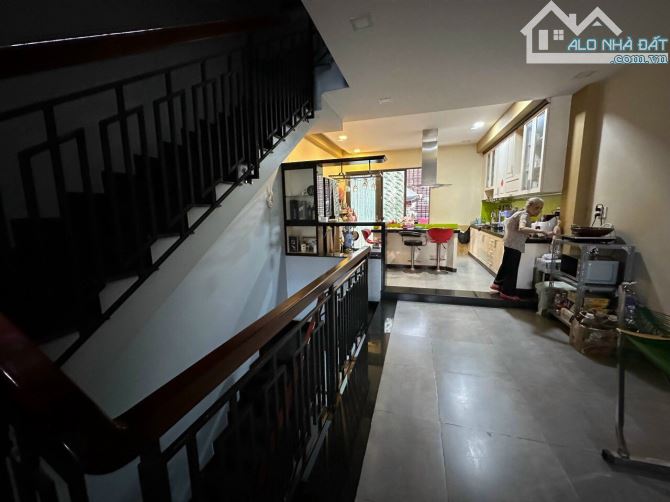 Bán nhà giá rẻ 19 tỷ, kết cấu hầm, trệt, 2.5 lầu, đường số 5, KDC Him Lam, p. Tân Hưng - 1