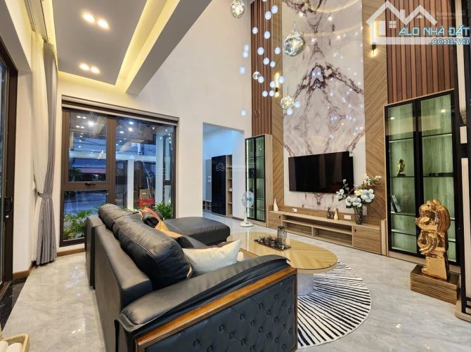 CHỦ CẦN BÁN GẤP CĂN VILLA KHU TT LIÊN CHIỂU - DT ĐẸP - NỘI THẤT SANG TRỌNG - SÁT BIỂN - 3