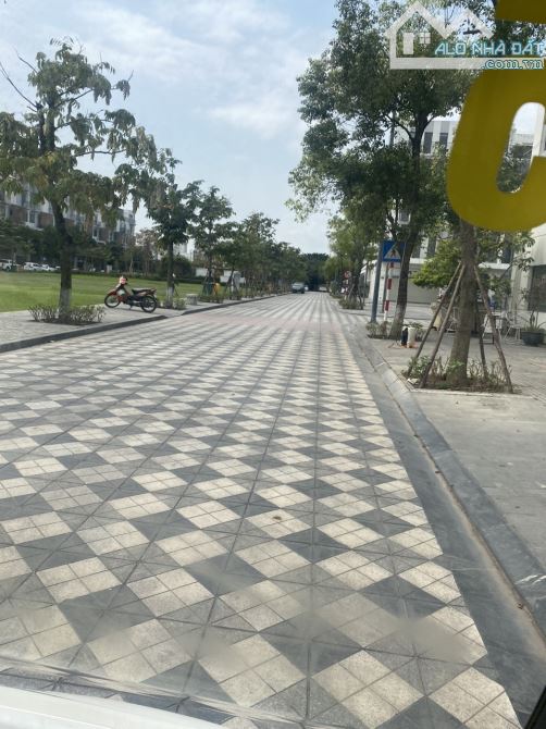 Siêu phẩm shophosue góc mặt phố đi bộ dự án The manor central park Dt:135m2 5 tầng