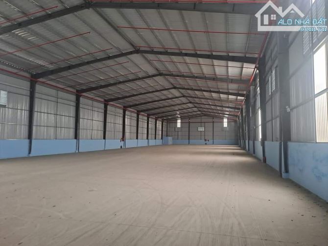 Cho thuê kho xưởng 1600m2 trần cao 12m tại mặt tiền đường QL1A - Bình Tân