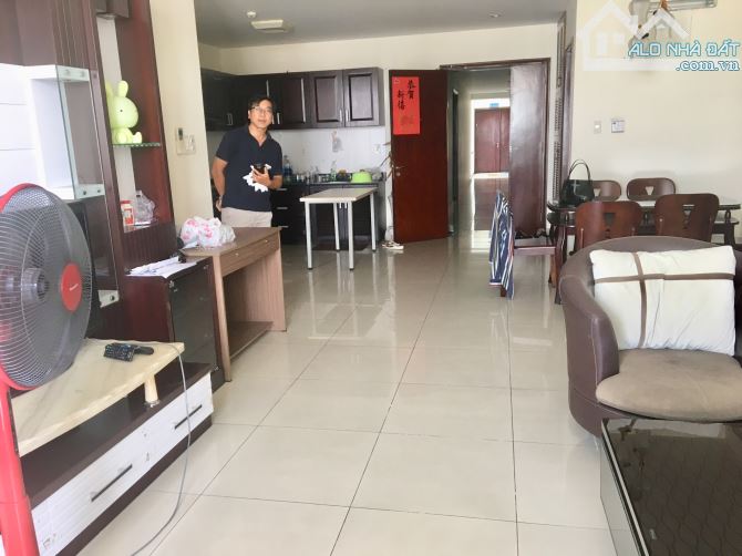 Bán căn hộ Nguyễn Phúc Nguyên Q3, 110m2, 3PN, 2WC, có NT, ban công, có SH Giá 4,8 tỷ