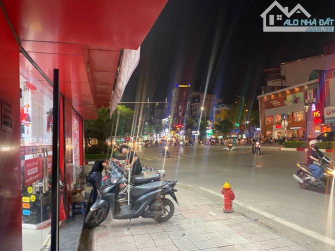 Nhà mặt tiền 4 tầng kinh doanh Nguyễn Văn Cừ, vỉa hè rộng rãi, để xe ngày đêm