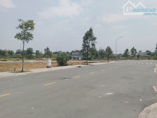 ĐẤT PHÂN LÔ XÃ TÂN THẠNH TÂY RỘNG 80M2 FULL THỔ CƯ SÔ RIÊNG ĐƯỜNG NHỰA GIÁ NGỢP BANK 1.25T