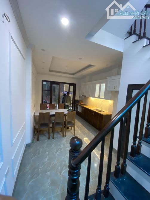 Bán Nhà Mặt Ngõ Đường Phạm Văn Đồng,  Dt 35m2, Ô Tô  Đậu Cửa,  Xây 5 Tầng,  Giá 4..6 Tỷ - 1