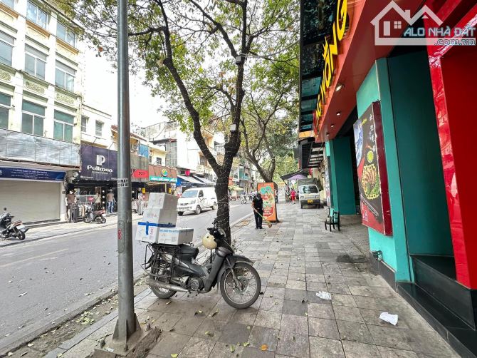 Bán Gấp Mặt Phố Cổ Hàng Cót, Lô Góc, Hiếm có căn Thứ 2. DT 200m2 x 6T. MT 17m - 2