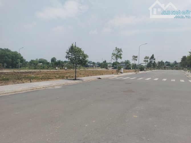 ĐẤT PHÂN LÔ XÃ TÂN THẠNH TÂY RỘNG 80M2 FULL THỔ CƯ SÔ RIÊNG ĐƯỜNG NHỰA GIÁ NGỢP BANK 1.25T - 3