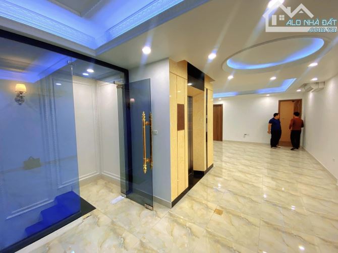 Mặt phố Nguyễn Khang Tòa nhà 9 tầng thang máy vỉa hè rộng. - 3