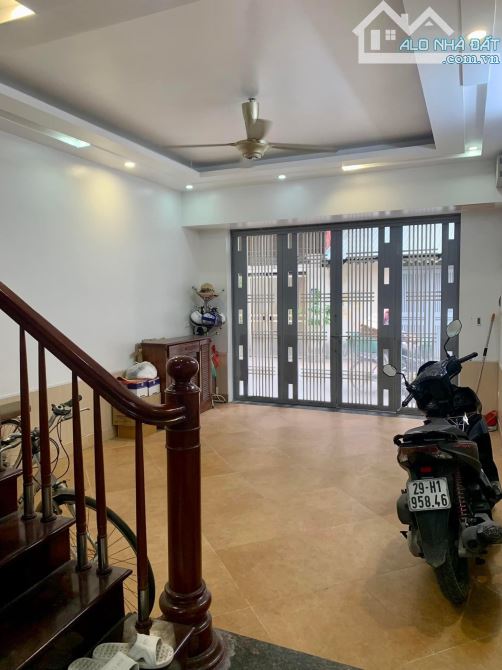 Bán nhà Lạc Long Quân Hồ Tây lô góc ô tô vào nhà 40m 5 tầng vuông vắn nhỉnh 6 tỷ - 4