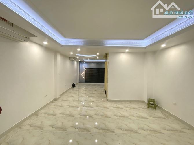 Mặt phố Nguyễn Khang Tòa nhà 9 tầng thang máy vỉa hè rộng. - 4