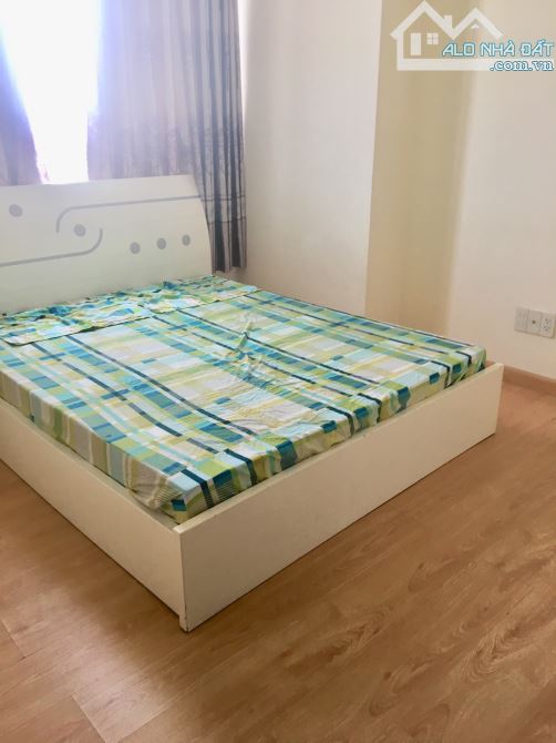 Bán căn hộ Nguyễn Phúc Nguyên Q3, 110m2, 3PN, 2WC, có NT, ban công, có SH Giá 4,8 tỷ - 5